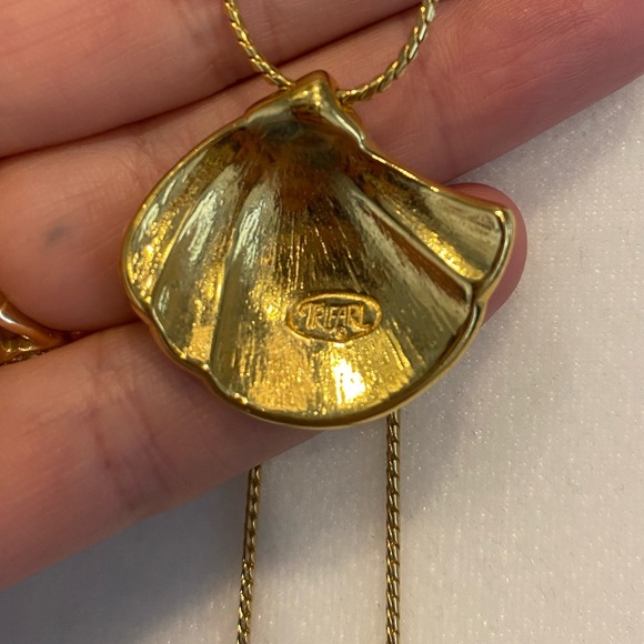 Vintage Trifari Seashell Necklace gold w/ pearl inlay - Picture 5 of 5